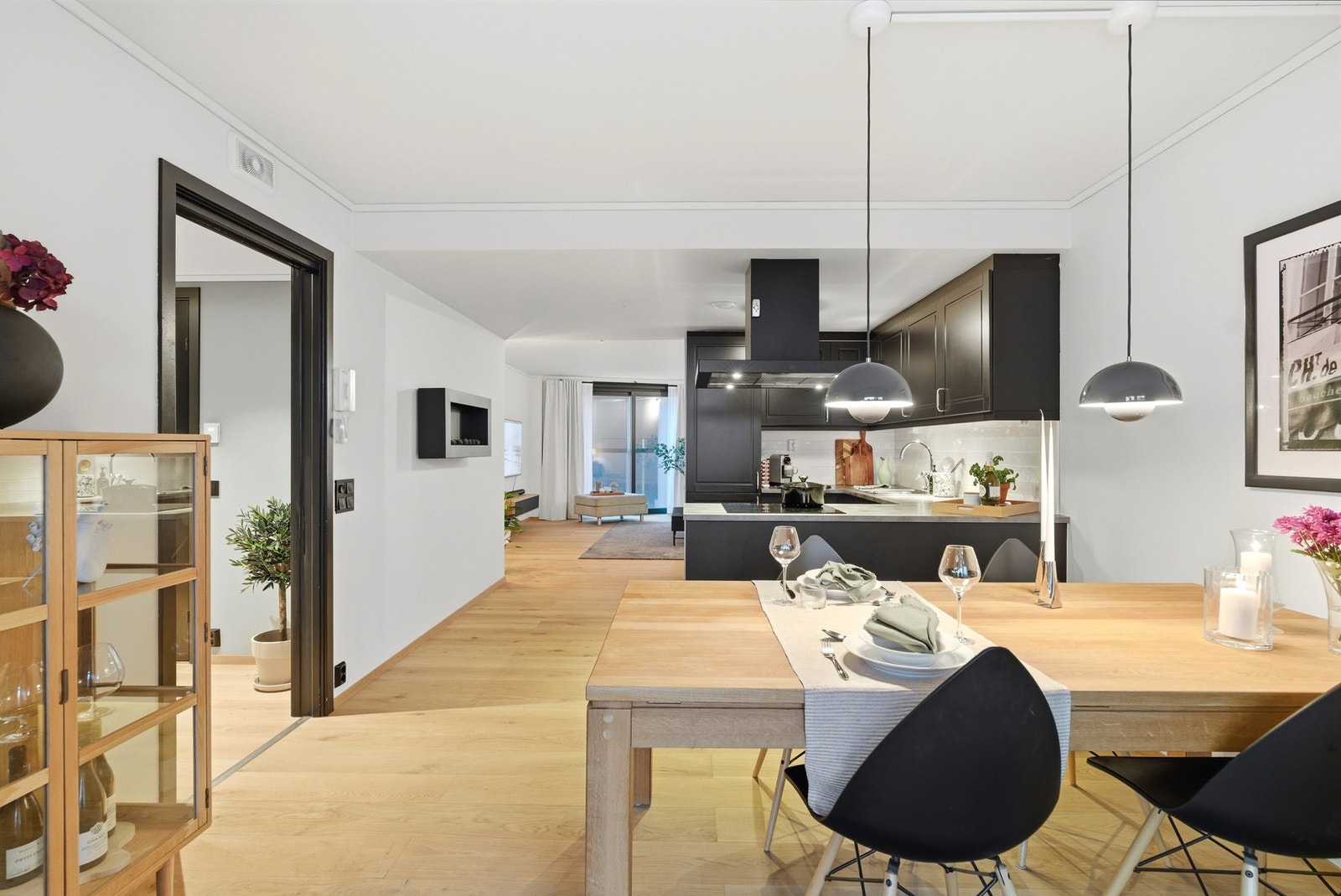 Velkommen til Sjøgata 33 B - H0304! En romslig og meget flott 3-roms leilighet! Foto: LEEL Media Galleribilde