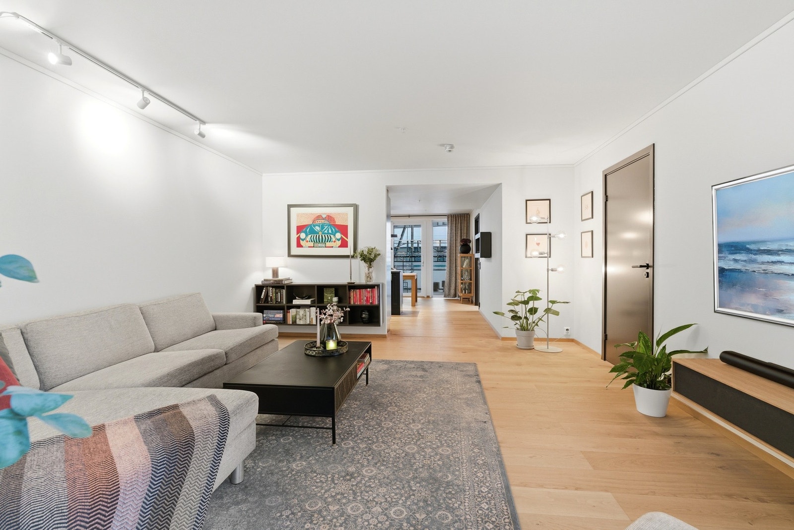 Vannbåren gulvvarme og balansert ventilasjon bidrar til et godt inneklima. Galleribilde