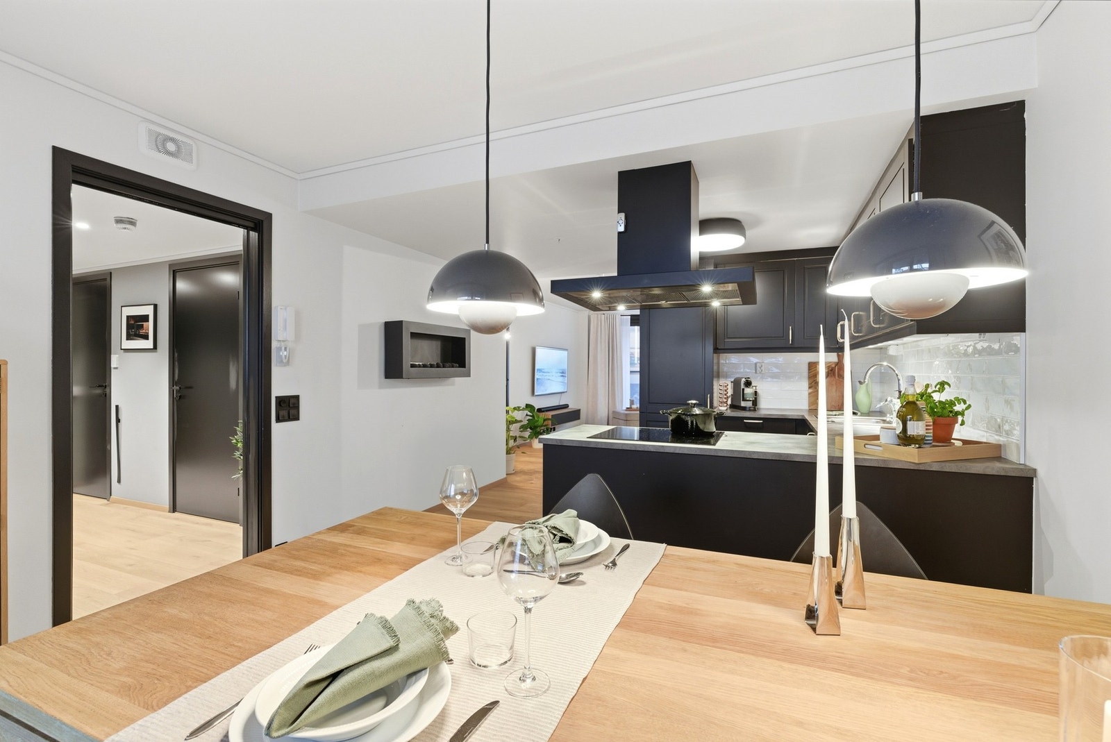 God plass til romslig spisebord. Galleribilde