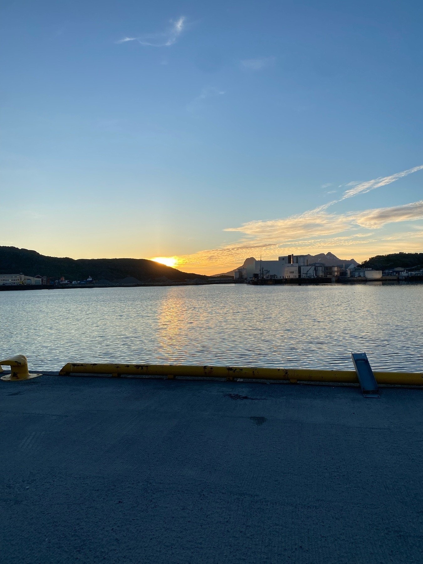 Trivelig havneområde, som innbyr til rolige spaserturer i kveldssolen. Galleribilde