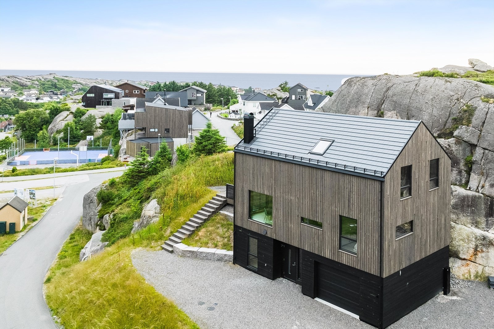 Velkommen til Skoratuå 4 - Flott nyoppført enebolig med godt innhold og garasje - nydelig utsikt og gode solforhold. Fotograf: Robin Malm Galleribilde