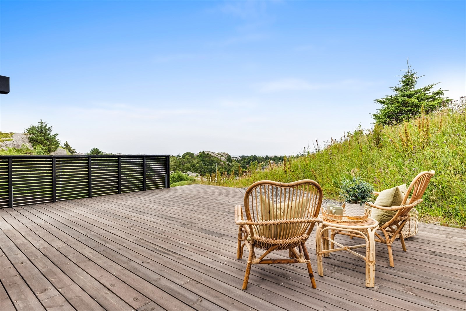 God terrasse med flott utsikt i 2.etg. Galleribilde