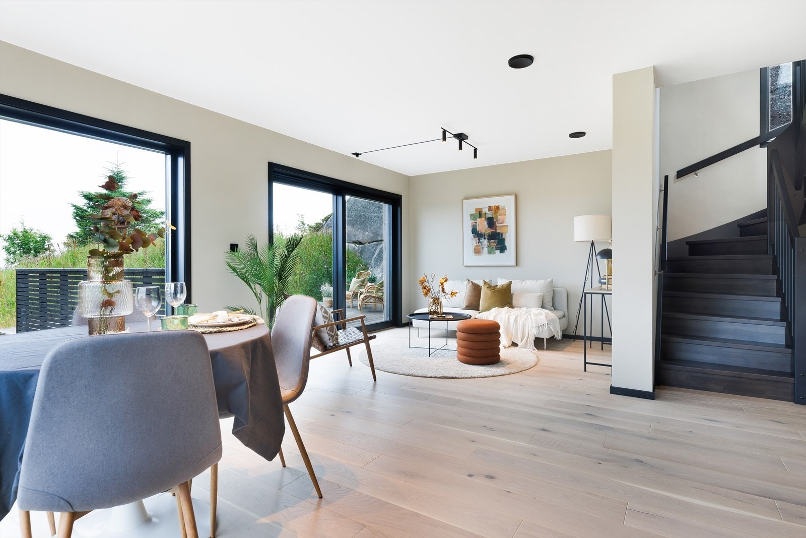 Boligen holder en gjennomgående god kvalitet med bl.a. 1-stavs eikeparkett Galleribilde