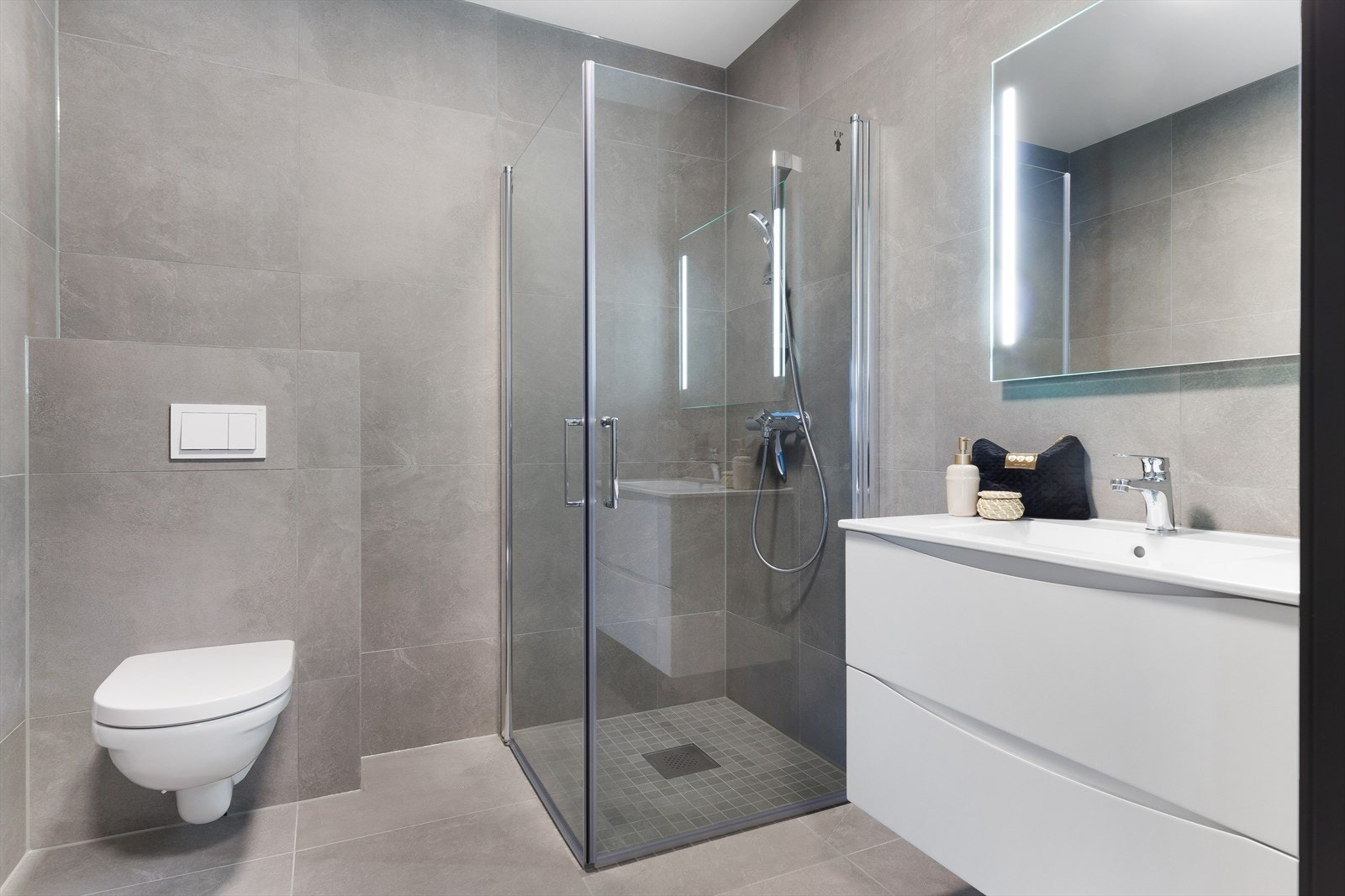 Bad tilknyttet hovedsoverom i 2. etasje Galleribilde