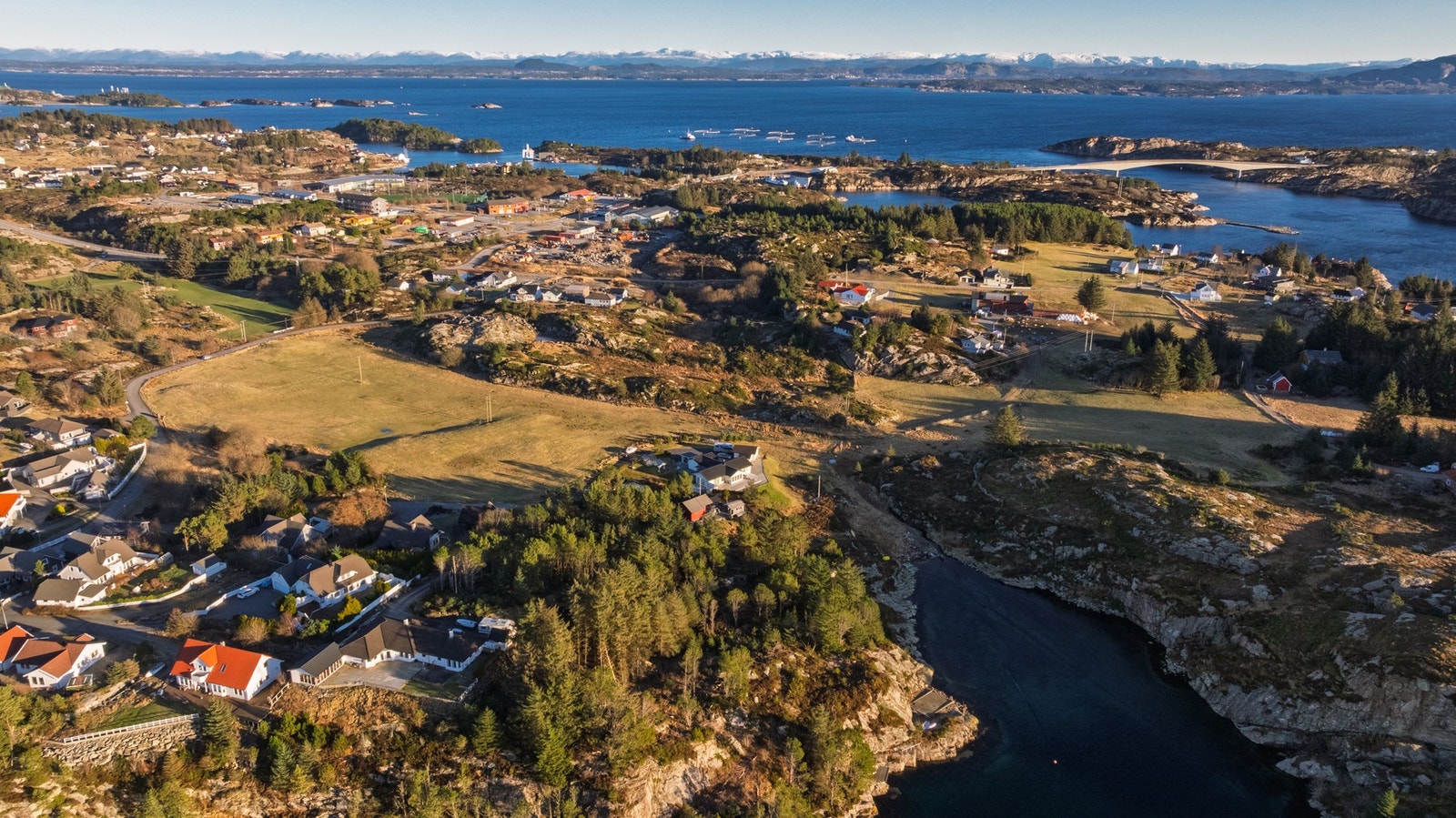 Godkjent for inntil 2 boliger på tomten. Galleribilde