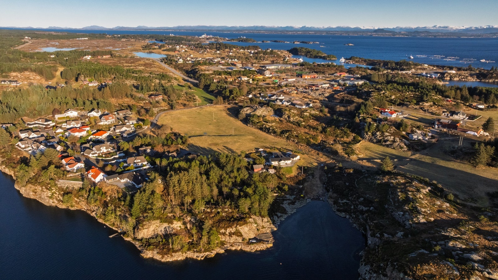 Tomten er regulert til boligbebyggelse nåværende. Galleribilde