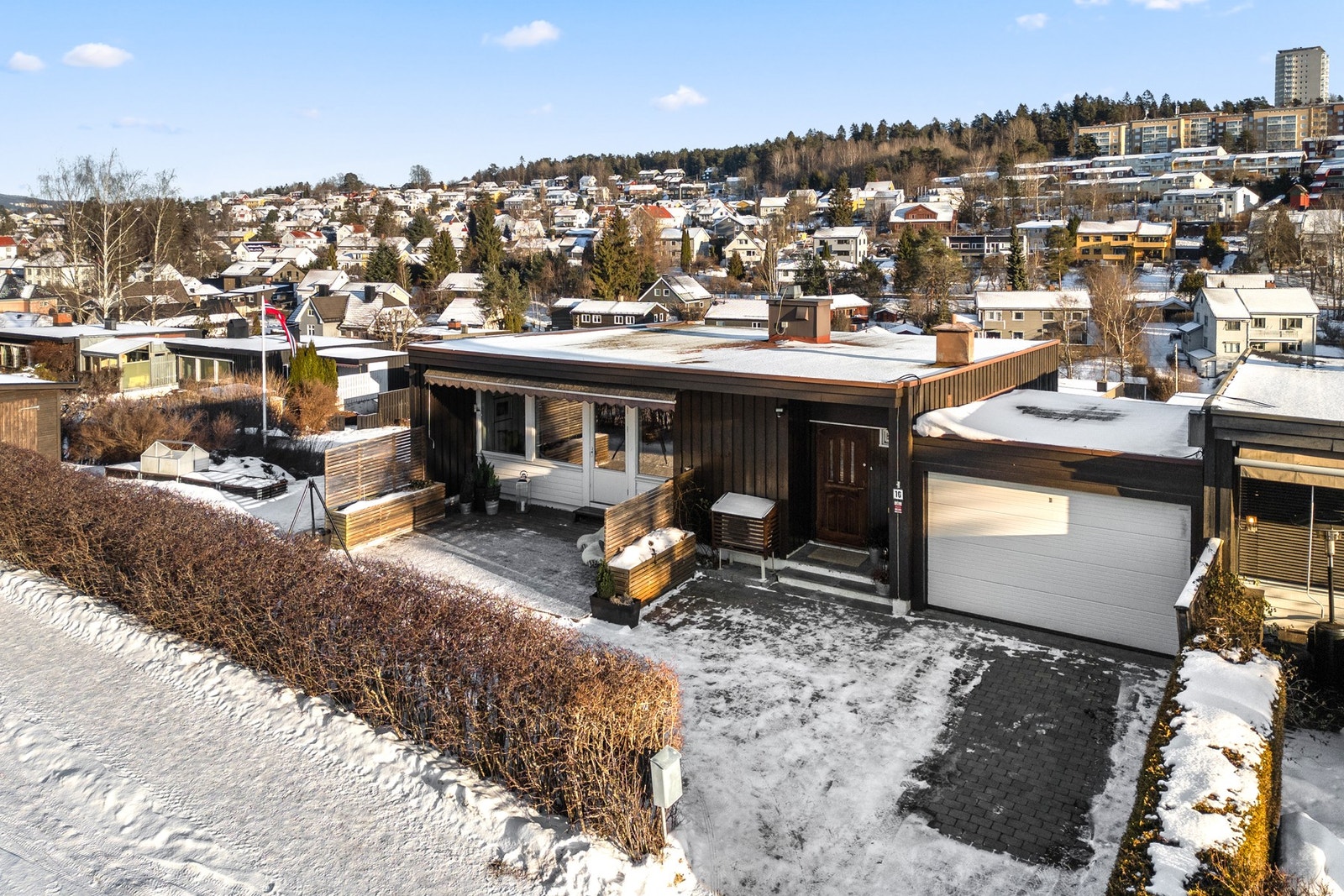 Det er ellers gratis gateparkering i området, og mulig å parkere bil i gaten rett utenfor. Galleribilde