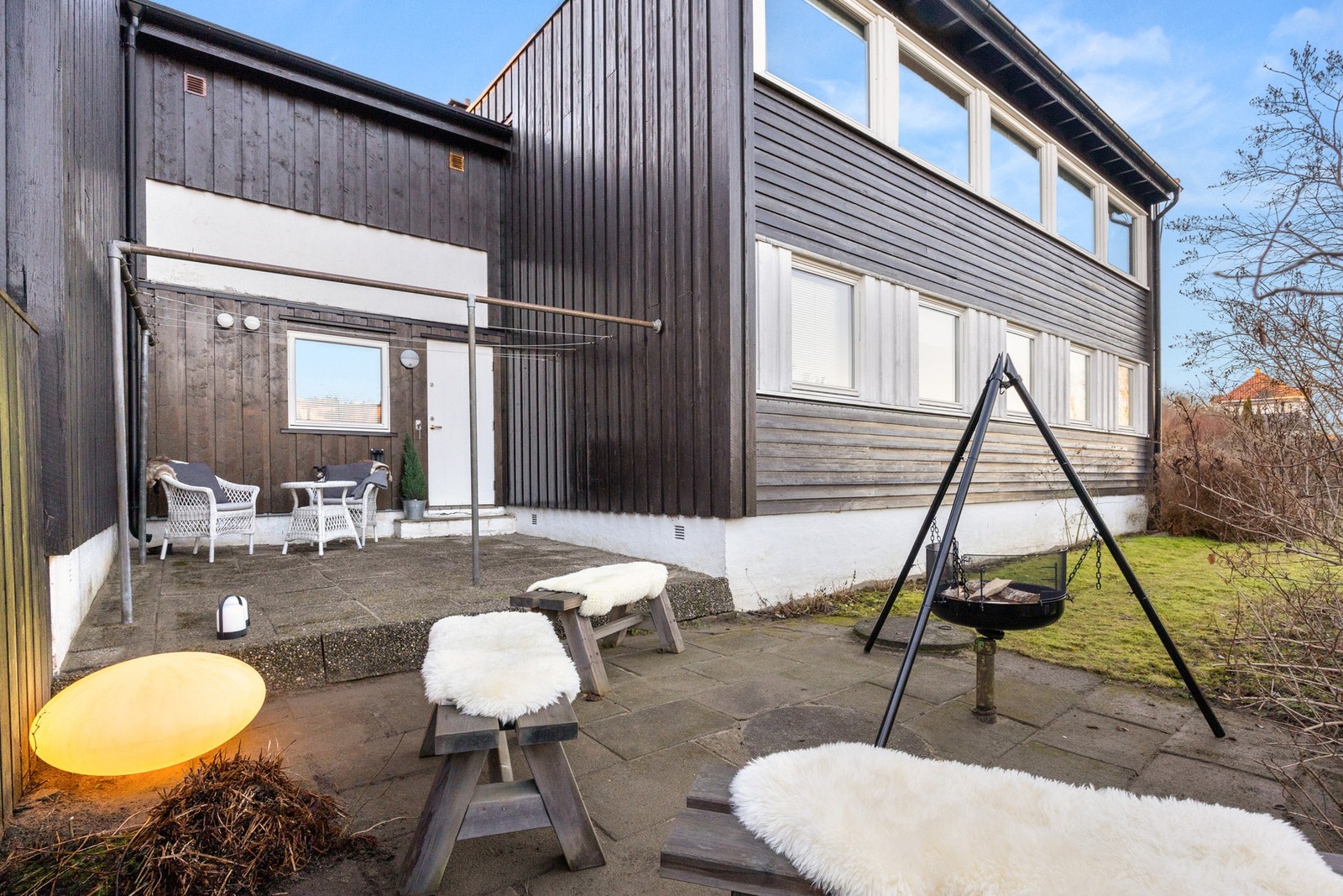 Her er det en stor uteplass hvor man kan nyte både morgen- og formiddagssol. Galleribilde