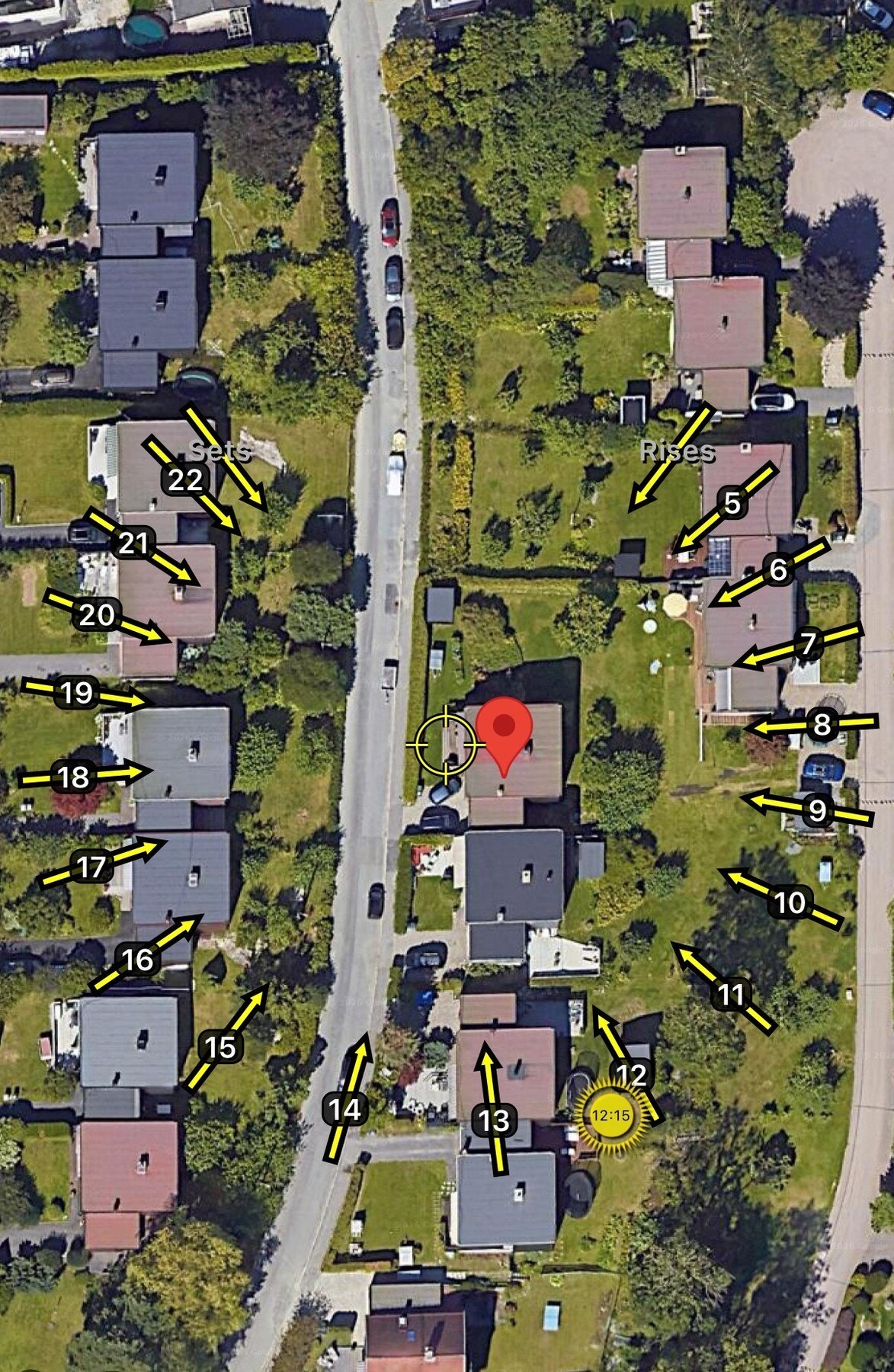 Den vestvendte beliggenheten sørger for meget gode solforhold på uteplassen. Det er montert en bred markise for solskjerming. Galleribilde