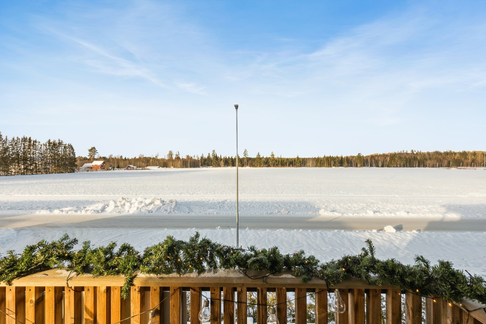 Fint og usjenert utsikt fra balkongen. Galleribilde