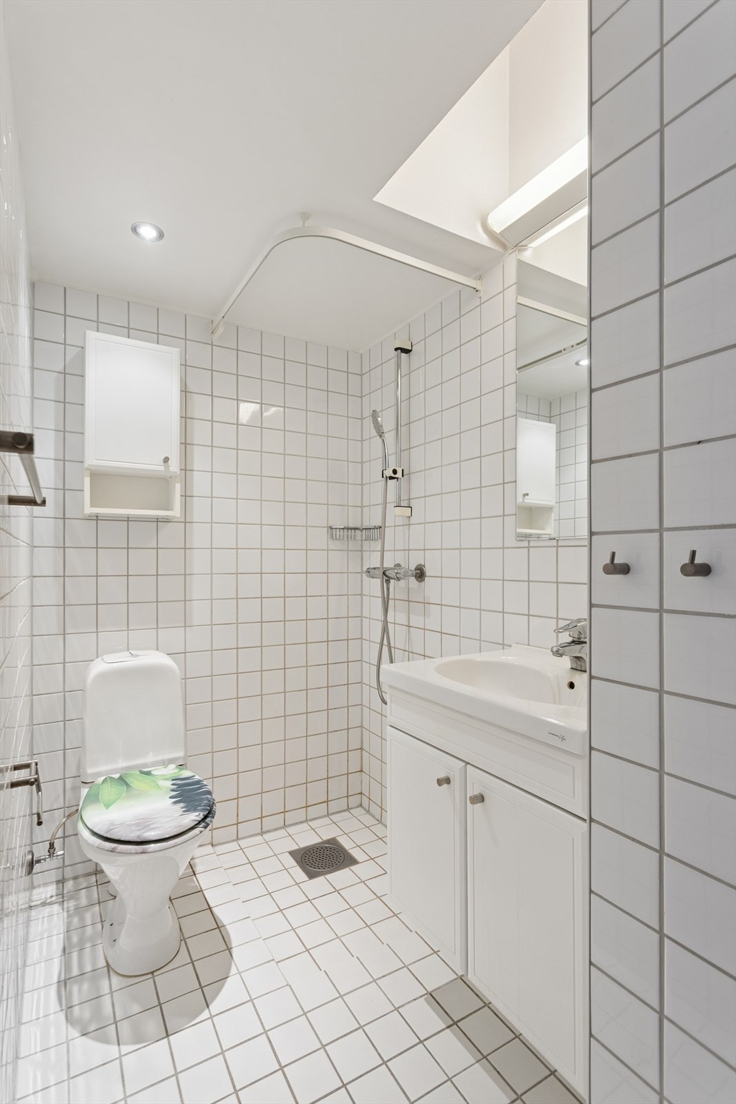 Badet ble modernisert i 2005 og er helfliset med termostatstyrt gulvvarme. Galleribilde