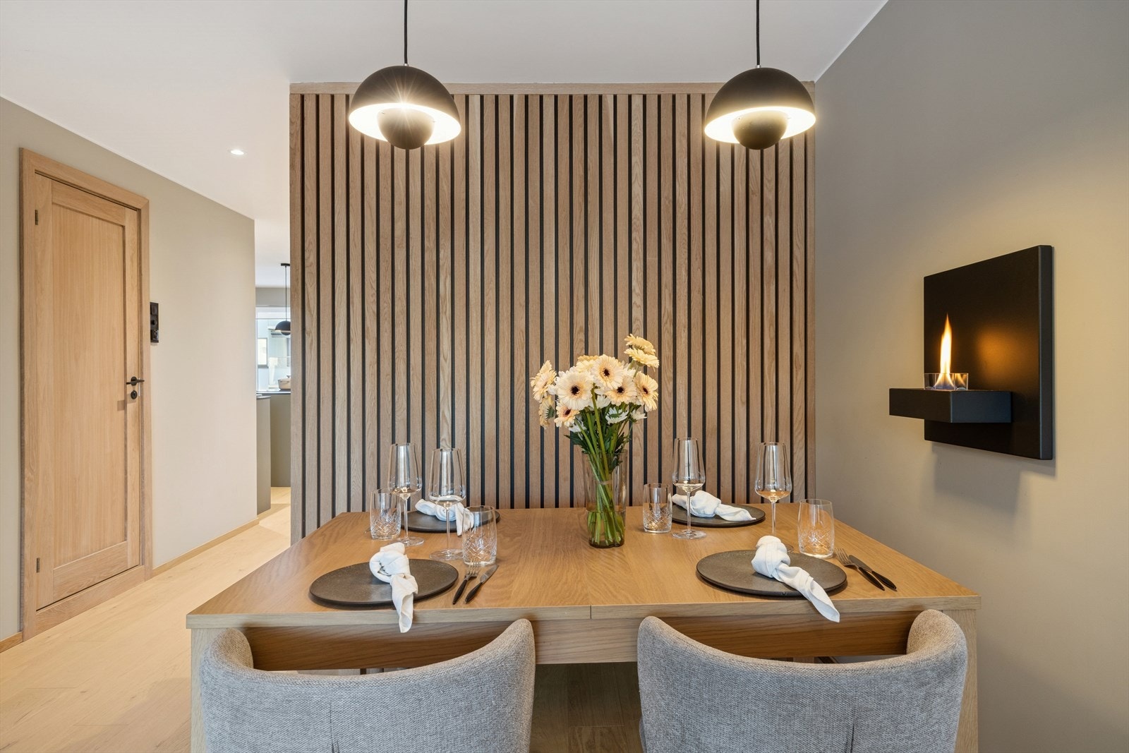 Dekorativ spilevegg, som setter et eksklusivt preg på leiligheten Galleribilde