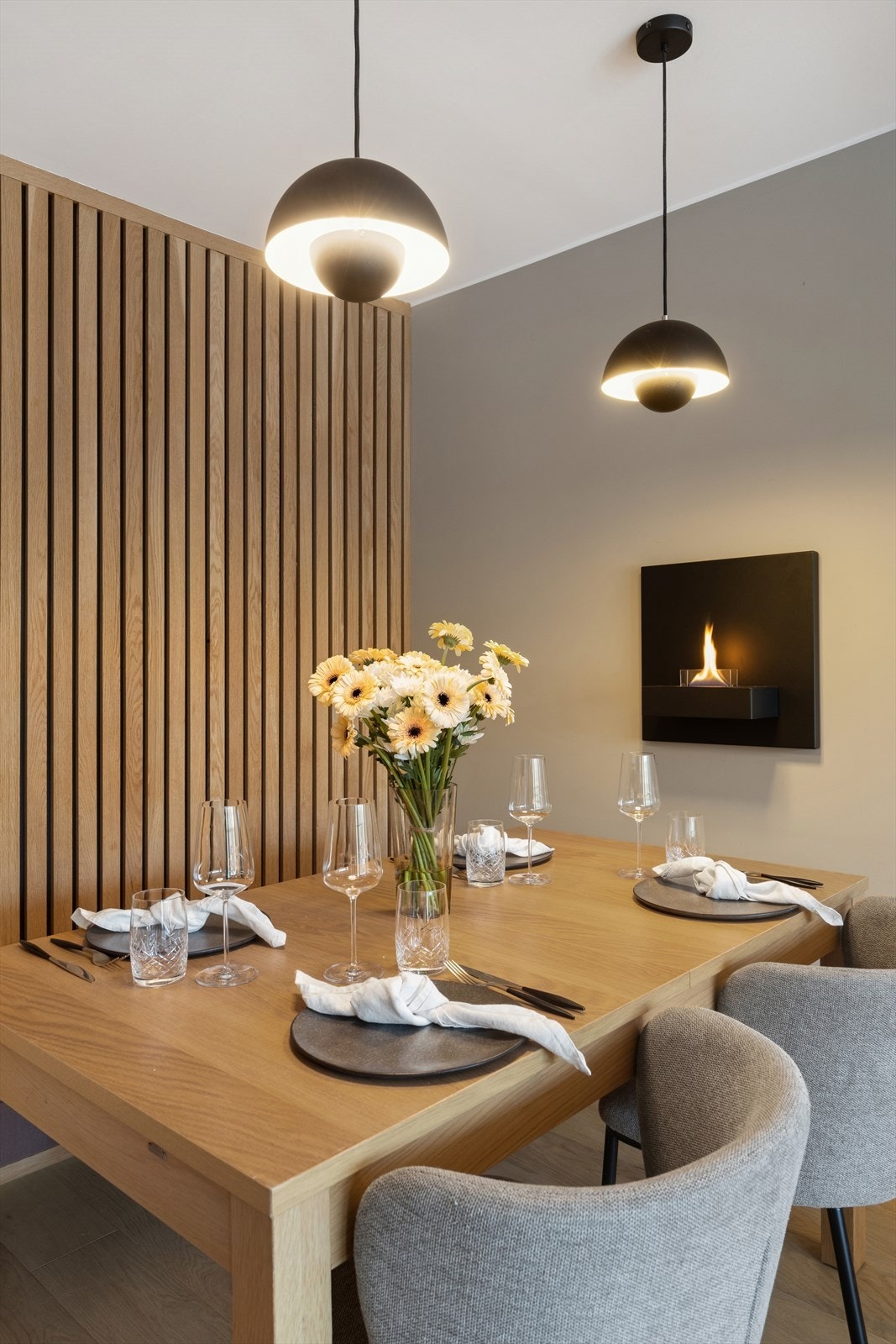 Ved spisebordet kan du nyte hyggelige måltider med familie og gode venner Galleribilde