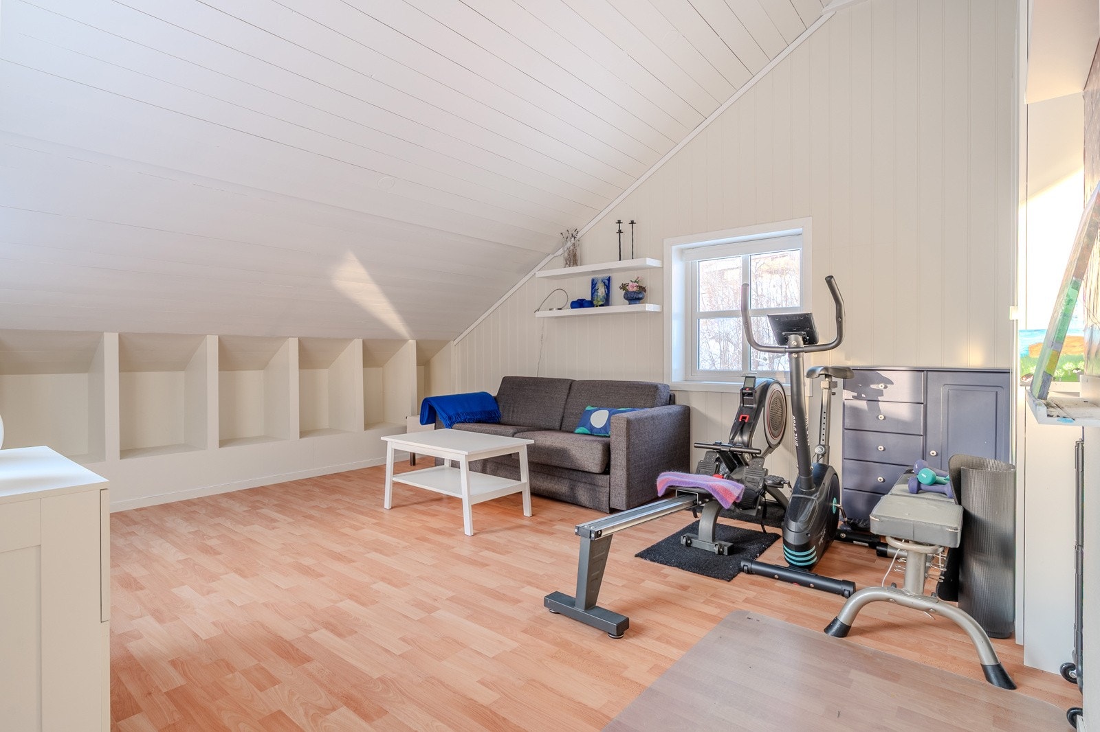 Loftstuen har tidligere vært oppdelt med vegger til soverom. Galleribilde