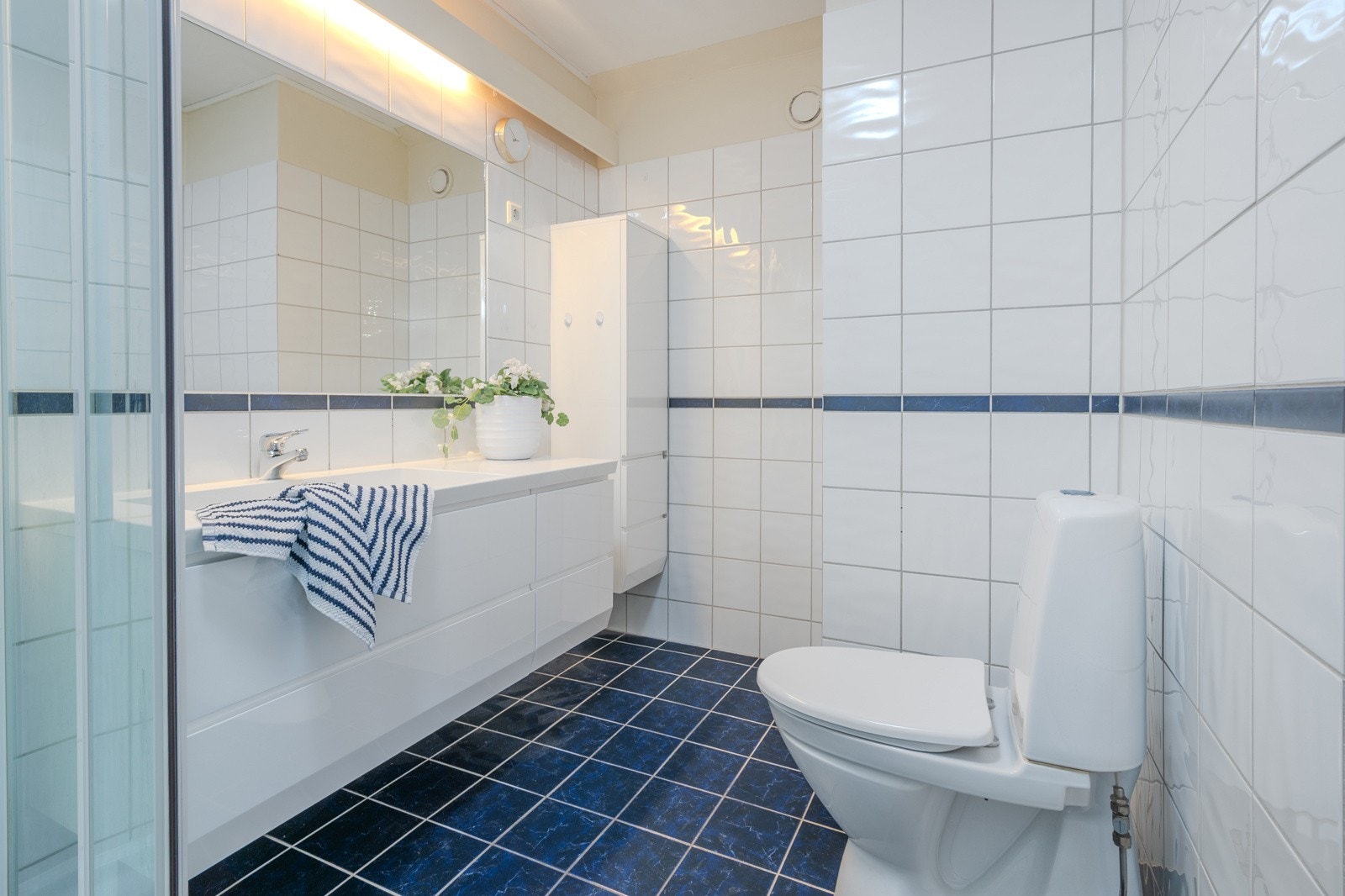 Flislagt bad også i 5.etg. Galleribilde