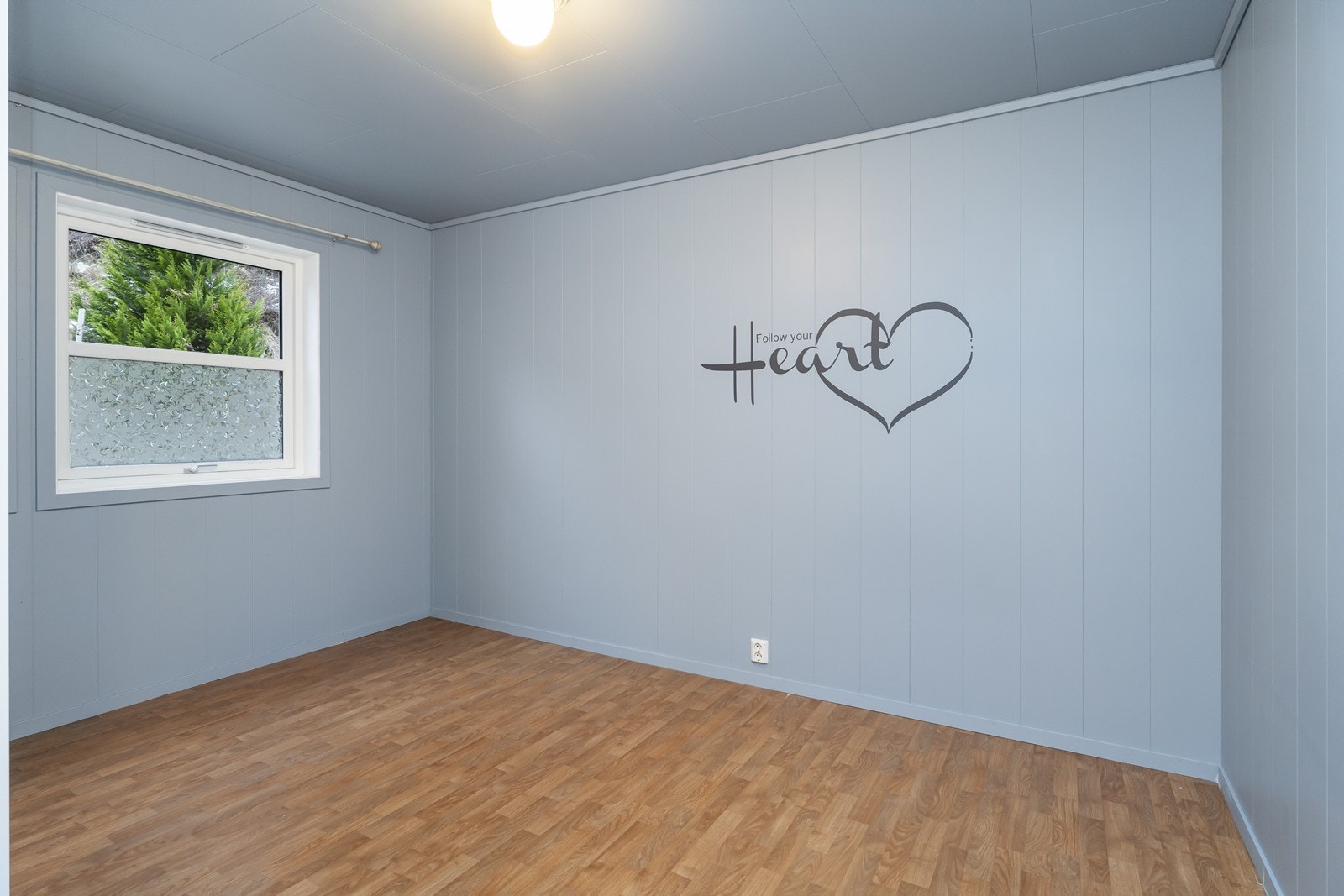 Hovesoverom er romslig og har stor garderobeløsning. Galleribilde