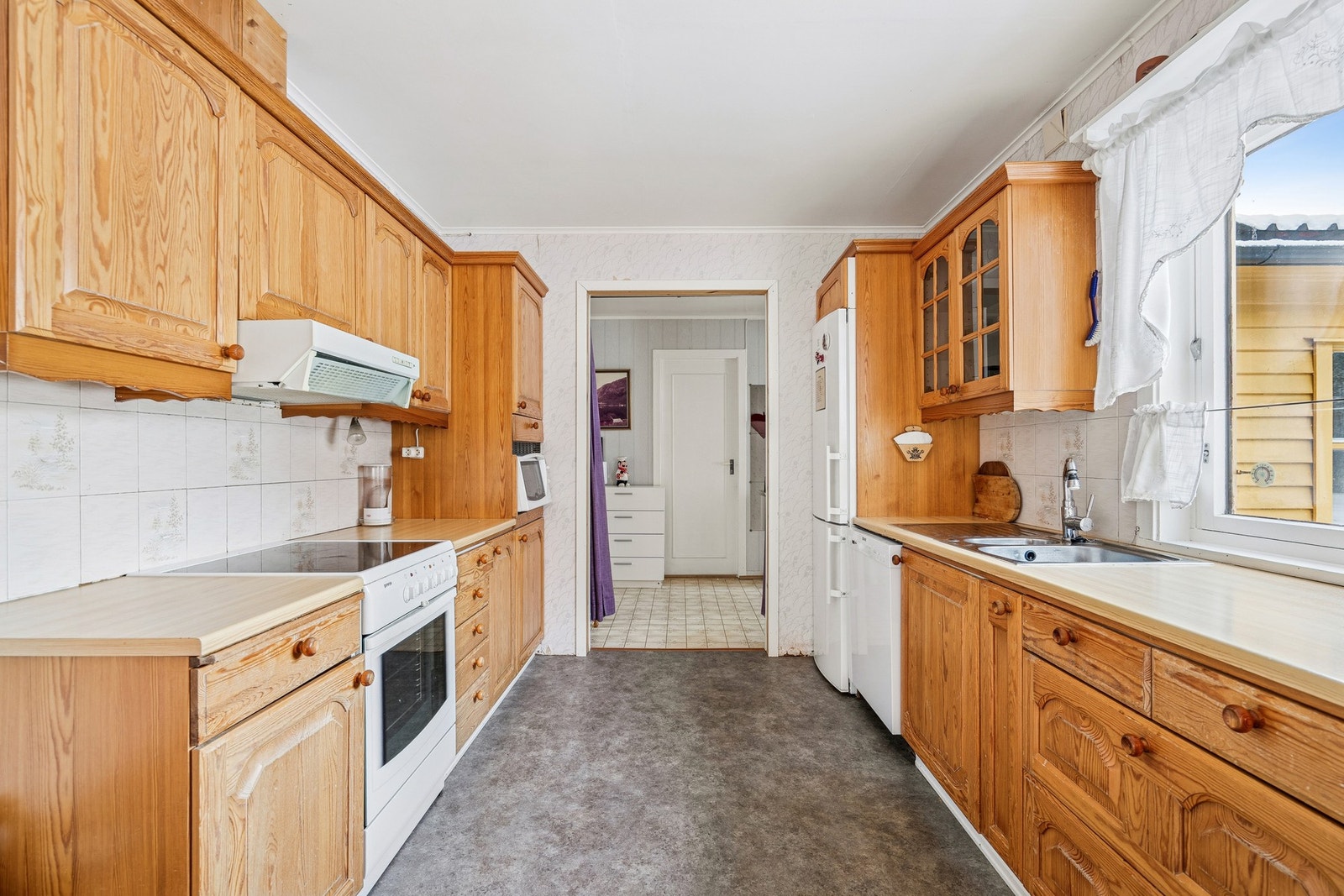 Det er opplegg for vaskemaskin og frittstående hvitevarer. Galleribilde