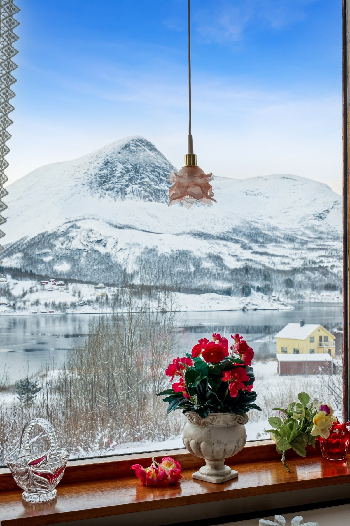 Nydelig utsikt fra stuevinduene! Galleribilde