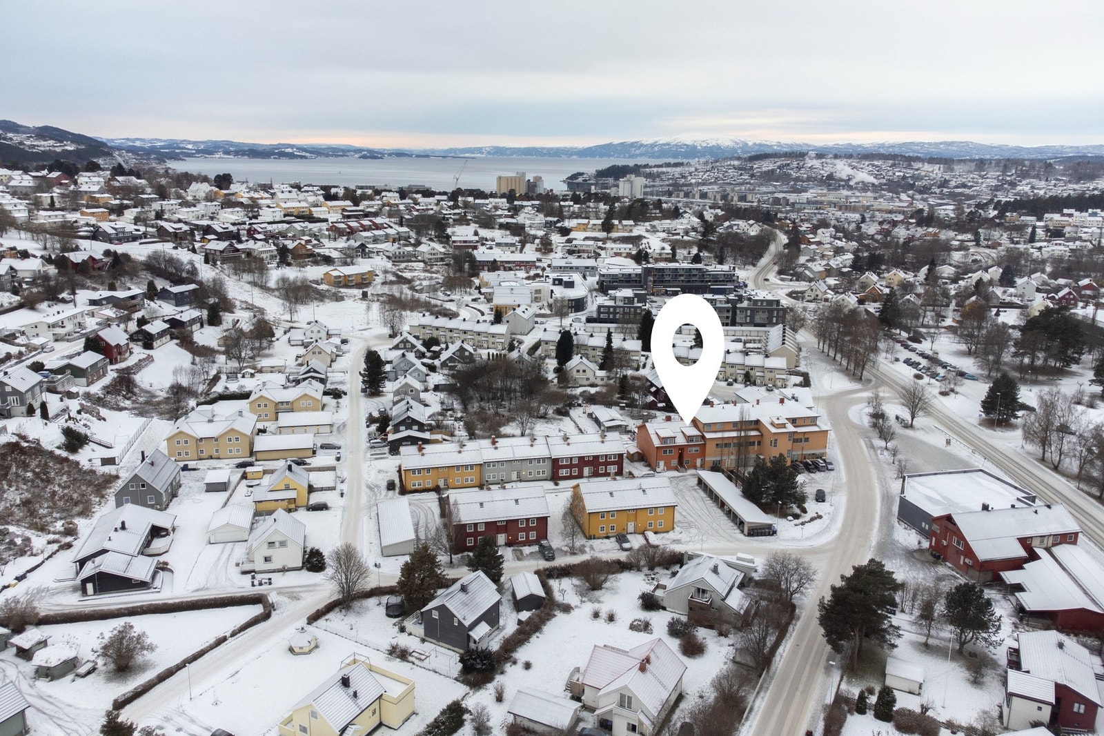 Toetasjers leilighet beliggende på Guldbergaunet med gangavstand til skoler, dagligvare, sentrum, m.m. Galleribilde