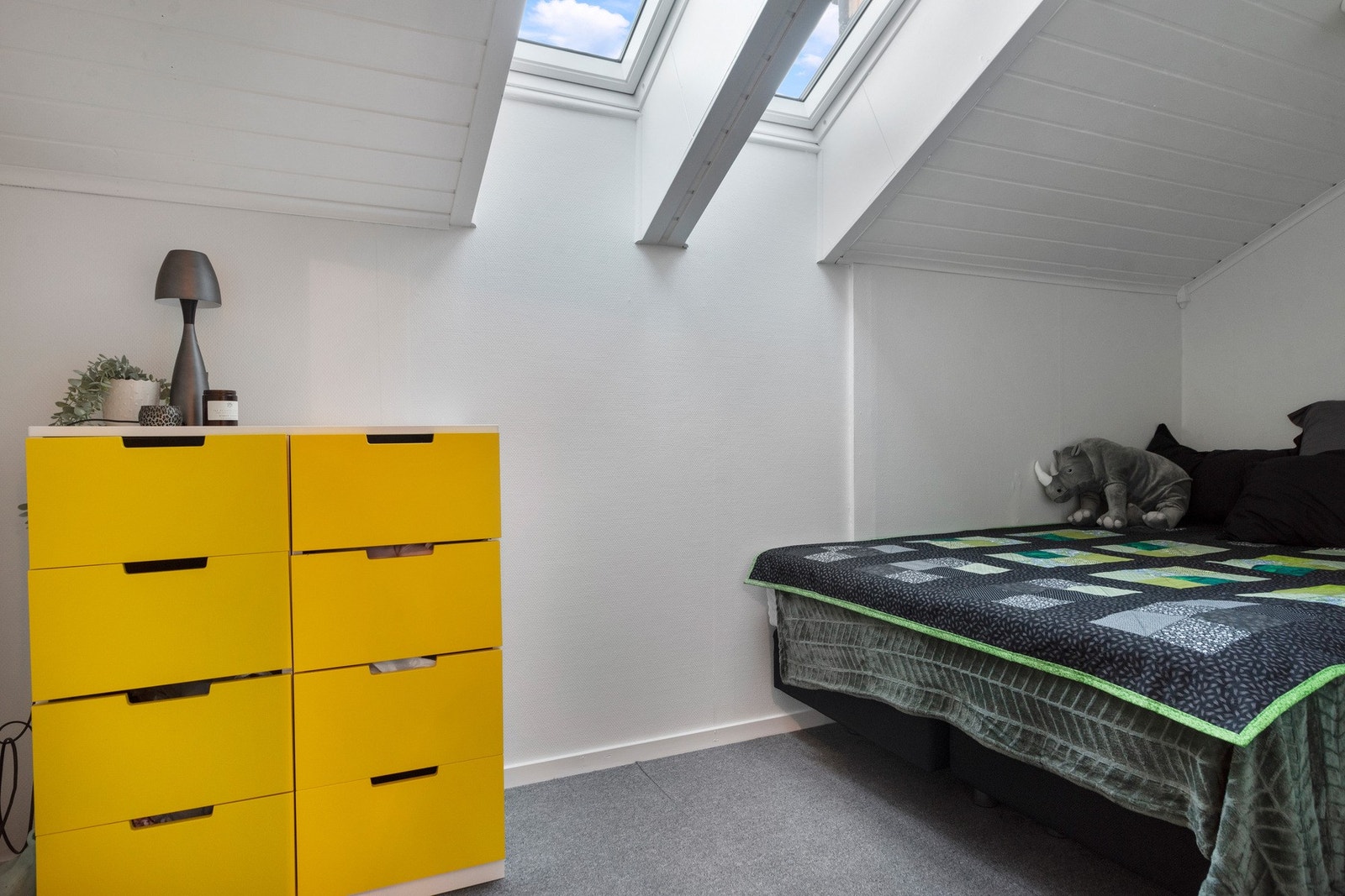 Bod omgjort til soverom. Det foreligger ingen søknad om bruksendring og kjøper overtar risiko for dette. Galleribilde