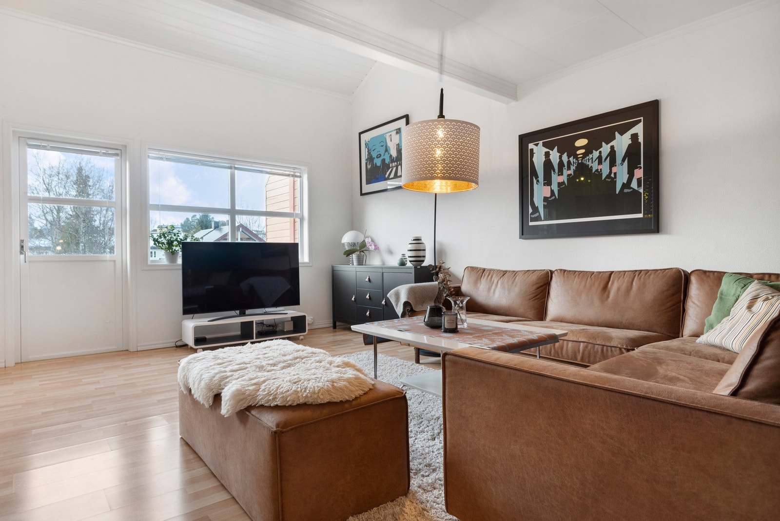 Velkommen til Reinavegen 1D, presentert av EiendomsMegler 1 v/ Kjetil Sandmo. Foto: Pholio (Siv Hilde Meen) Galleribilde