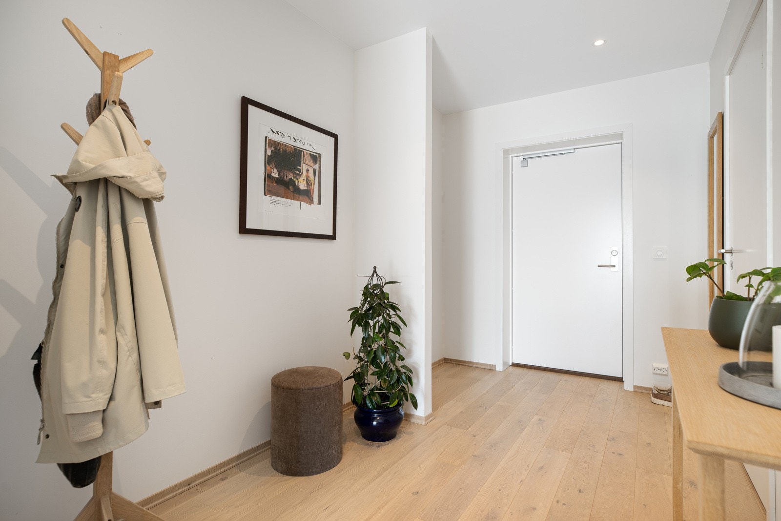 Entré med plass til garderobeløsning Galleribilde