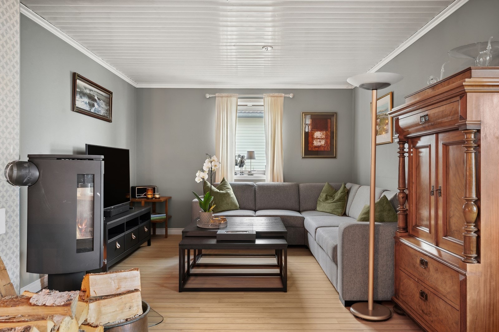 En peisovn er installert her, som gir god varme på kjølige dager. Galleribilde