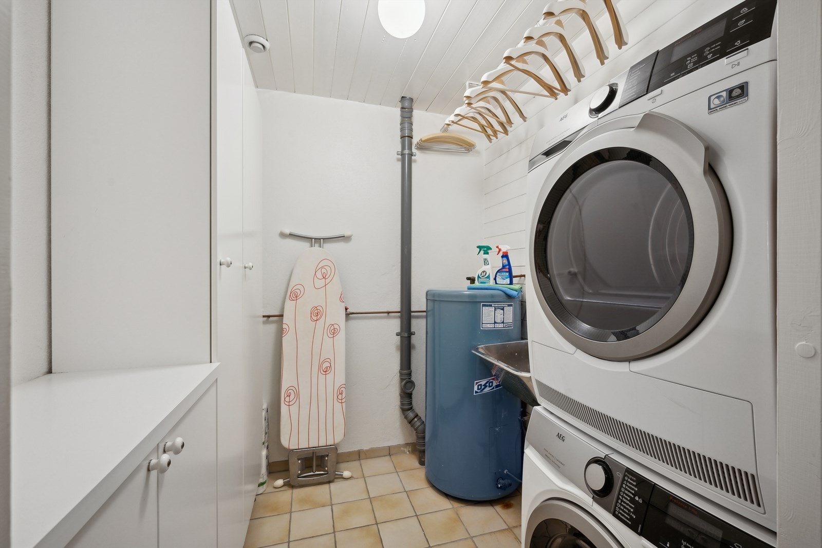 I hjemmets underetasje finnes også et eget praktisk vaskerom. Galleribilde