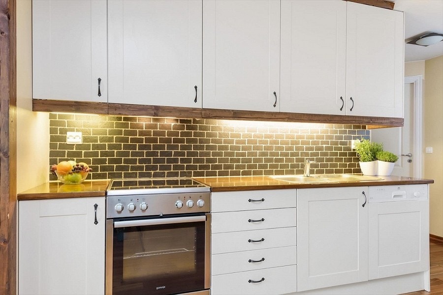 Kitchen with dishwasher Galleribilde