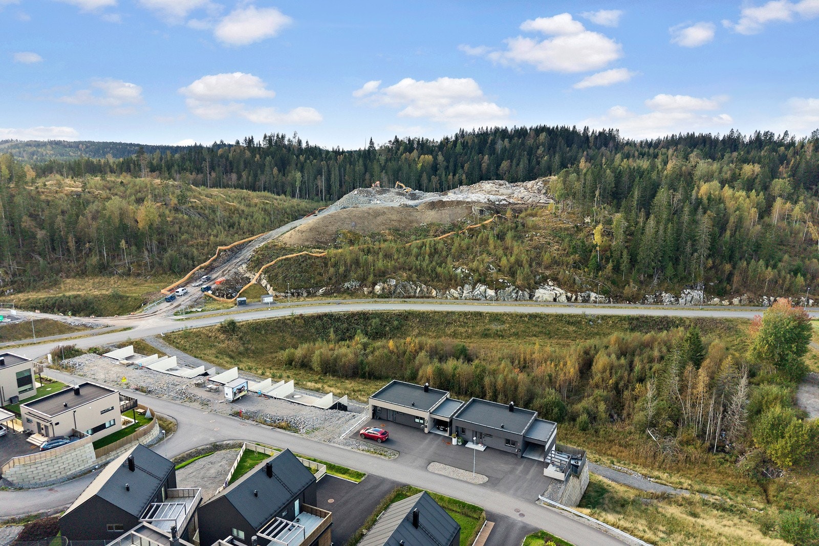Området er rolig og barnevennlig med mange lekekamerater og trygge oppvekstvilkår. Galleribilde