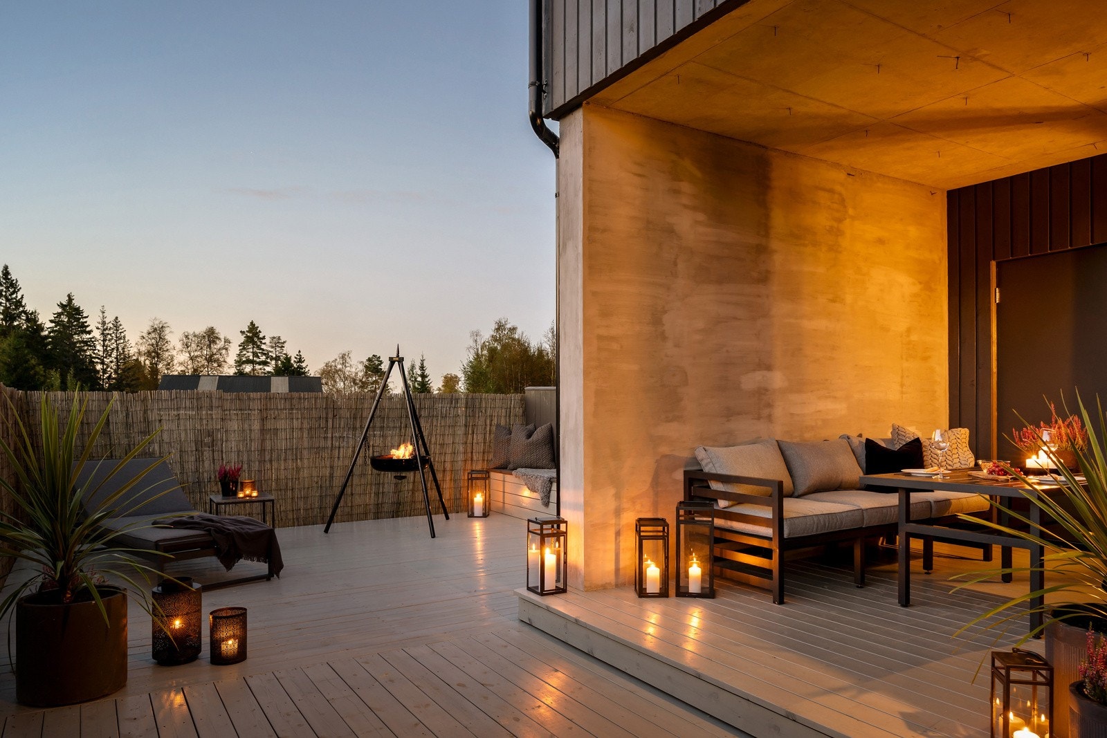 Eneboligen ligger usjenert plassert og har store og fine uteplasser med gode solforhold. Galleribilde