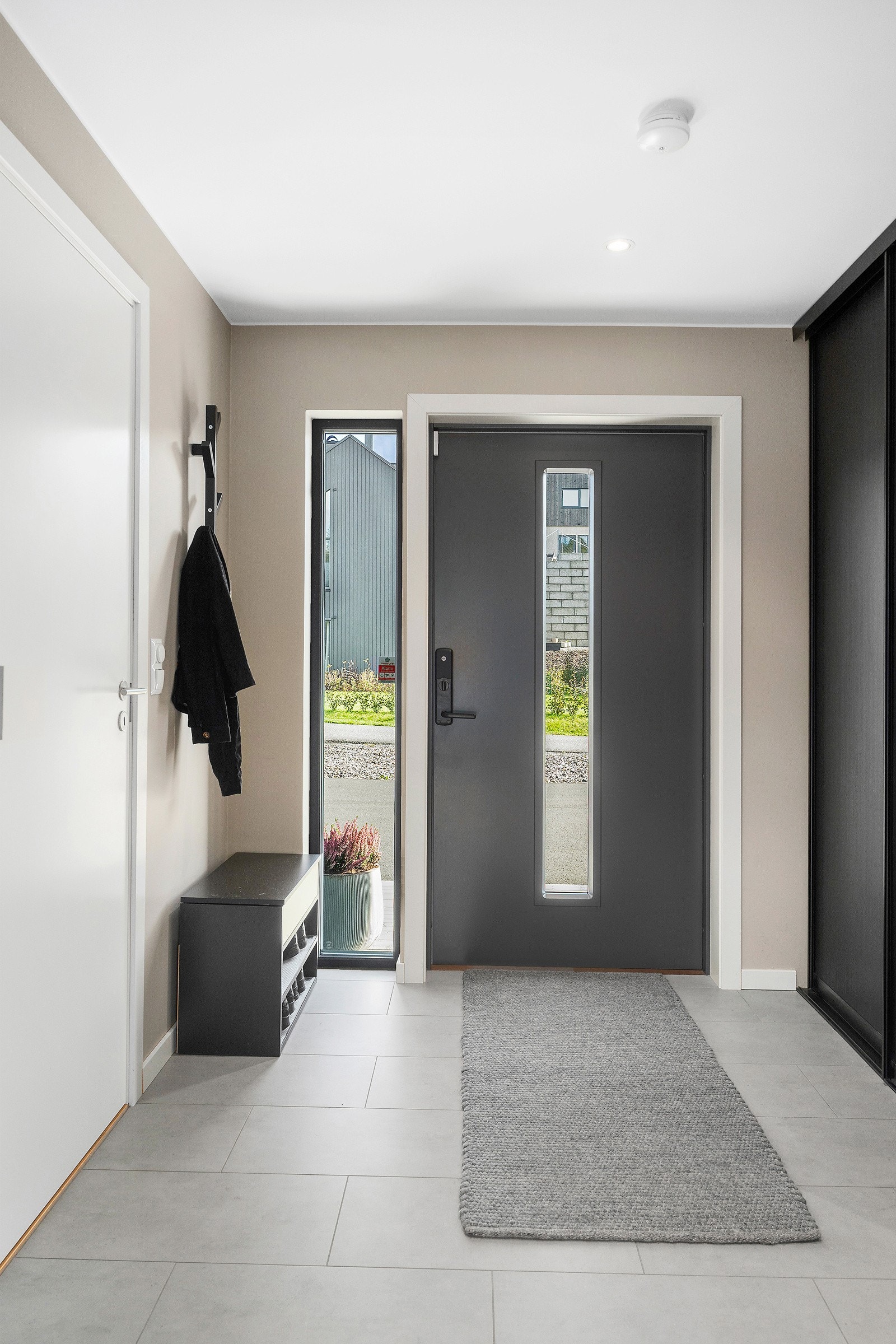 Ytterdøren har praktisk kodelås. Galleribilde