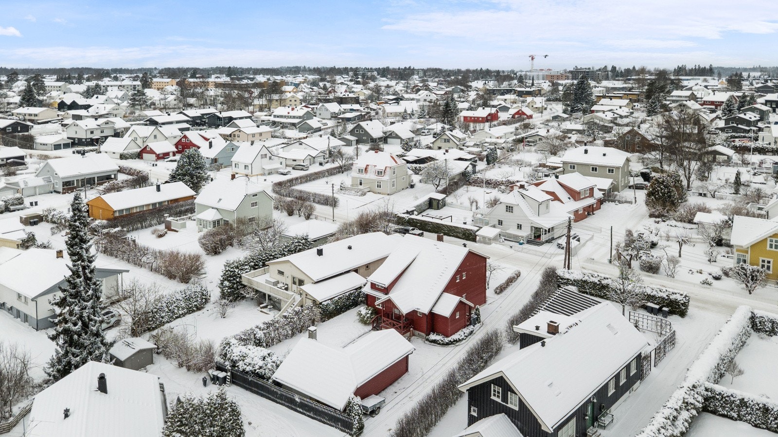 - Kort gangavstand til flere barnehager, barneskole, nærbutikk og Hebekkskogen Galleribilde