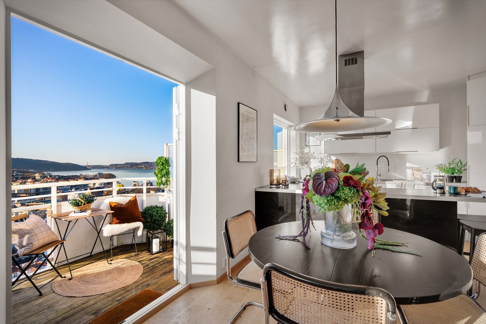 Fra stuen har du direkte tilkomst til leilighetens balkong. Galleribilde