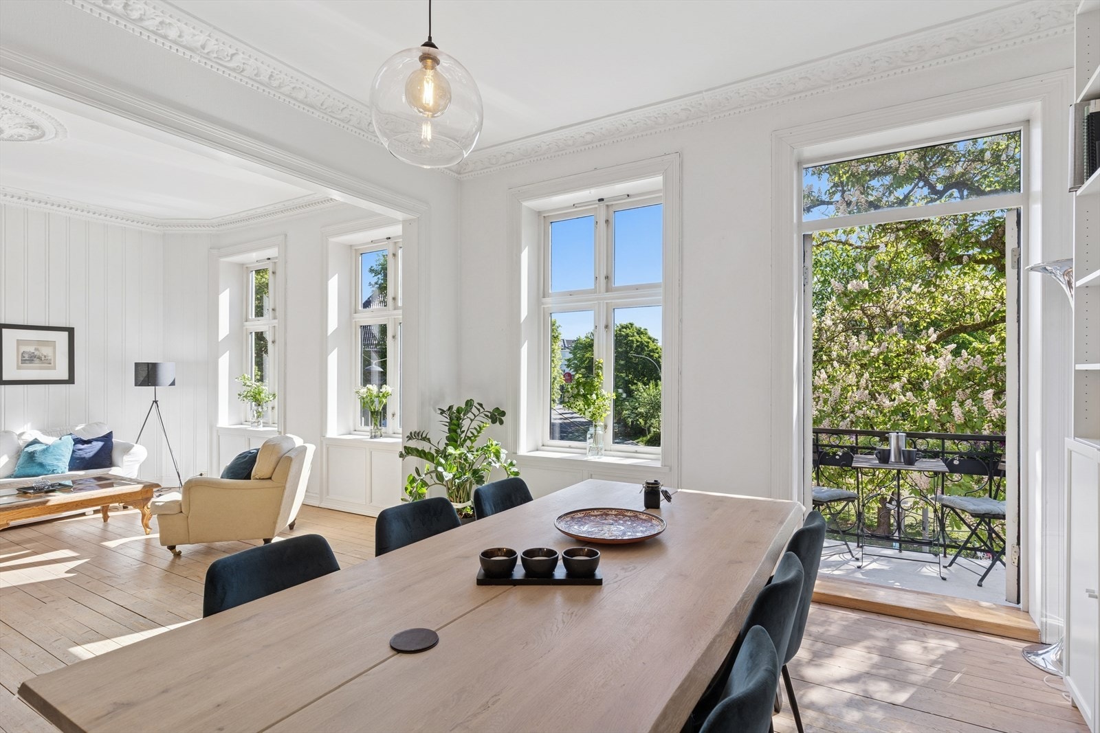 DNB Eiendom v/Jonathan Spaggiari presenterer Brageveien 1B! Dette er en vakker klassisk 4-roms bygårdsleilighet beliggende i nydelig gård fra slutten av 1800-tallet. Galleribilde