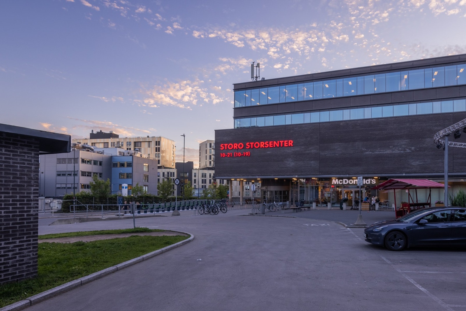 Storo storsenter ligger i kort gangavstand fra leiligheten, og er Oslos største kjøpesenter med ca. 140 butikker. Galleribilde