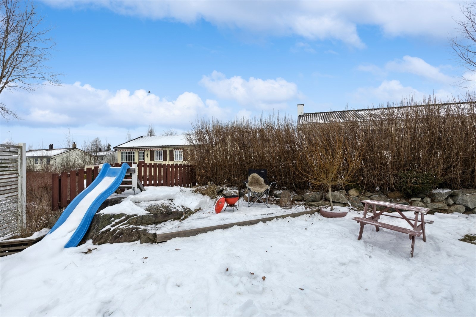 Tomten er meget gode lys- og solforhold. Galleribilde