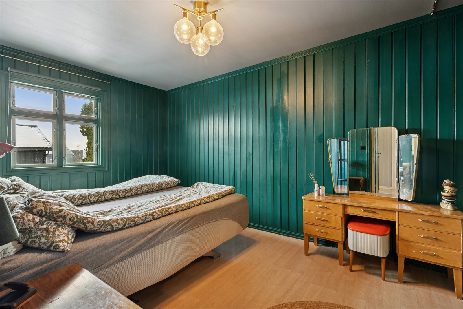 Hovedsoverommet har plass til å innrede med dobbeltseng, tilhørende møblement og garderobeskap Galleribilde