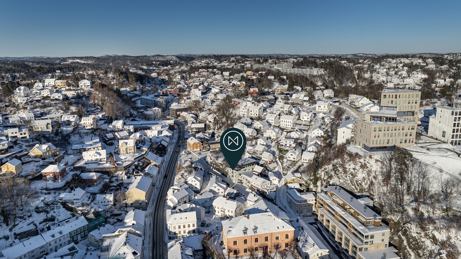 Sentral beliggenhet. Sykehuset er også gangavstand unna boligen, samt. busstopp like opp bakken. Galleribilde