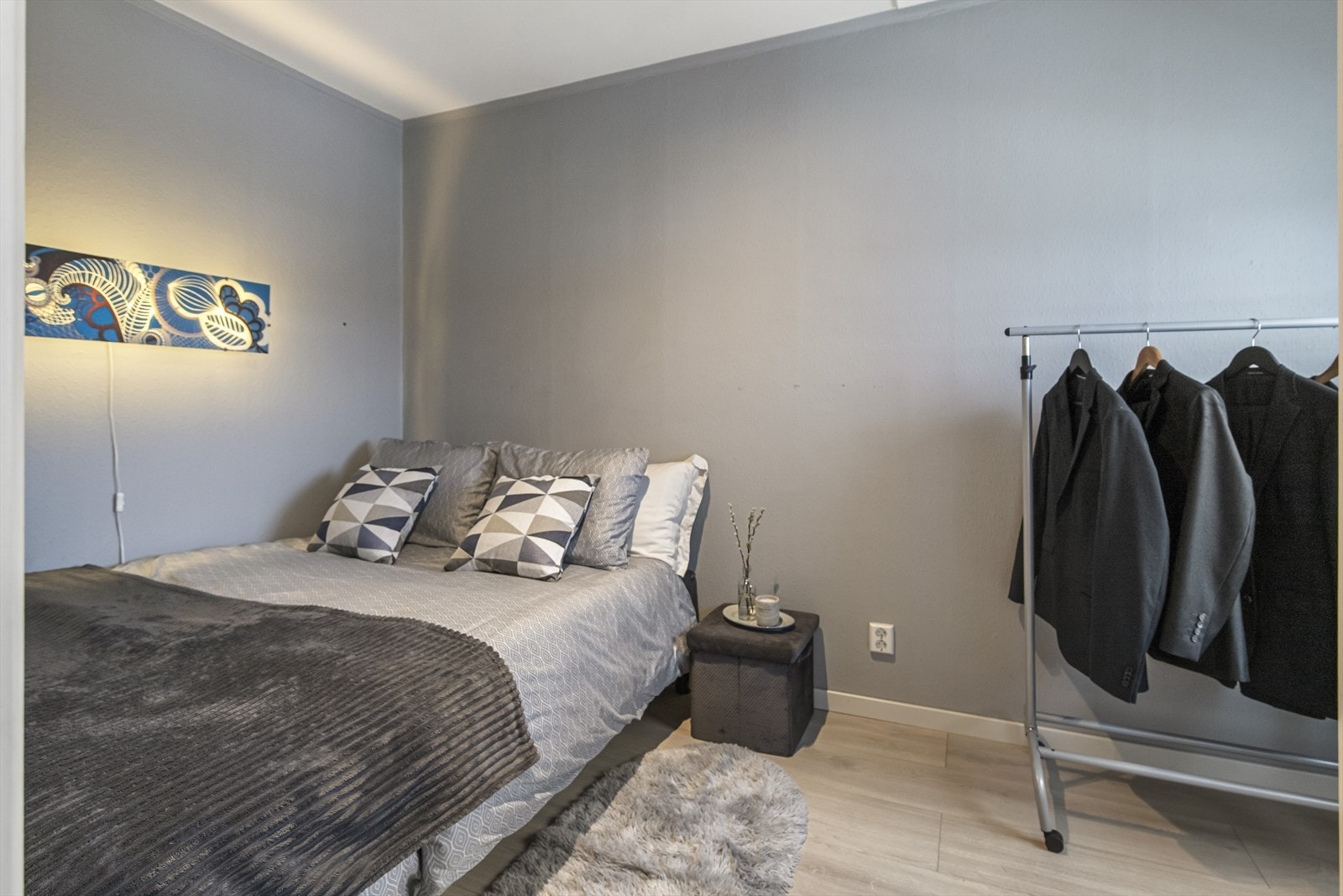 Soverommet er av god størrelse, med plass til dobbeltseng og tilhørende møblement. Galleribilde