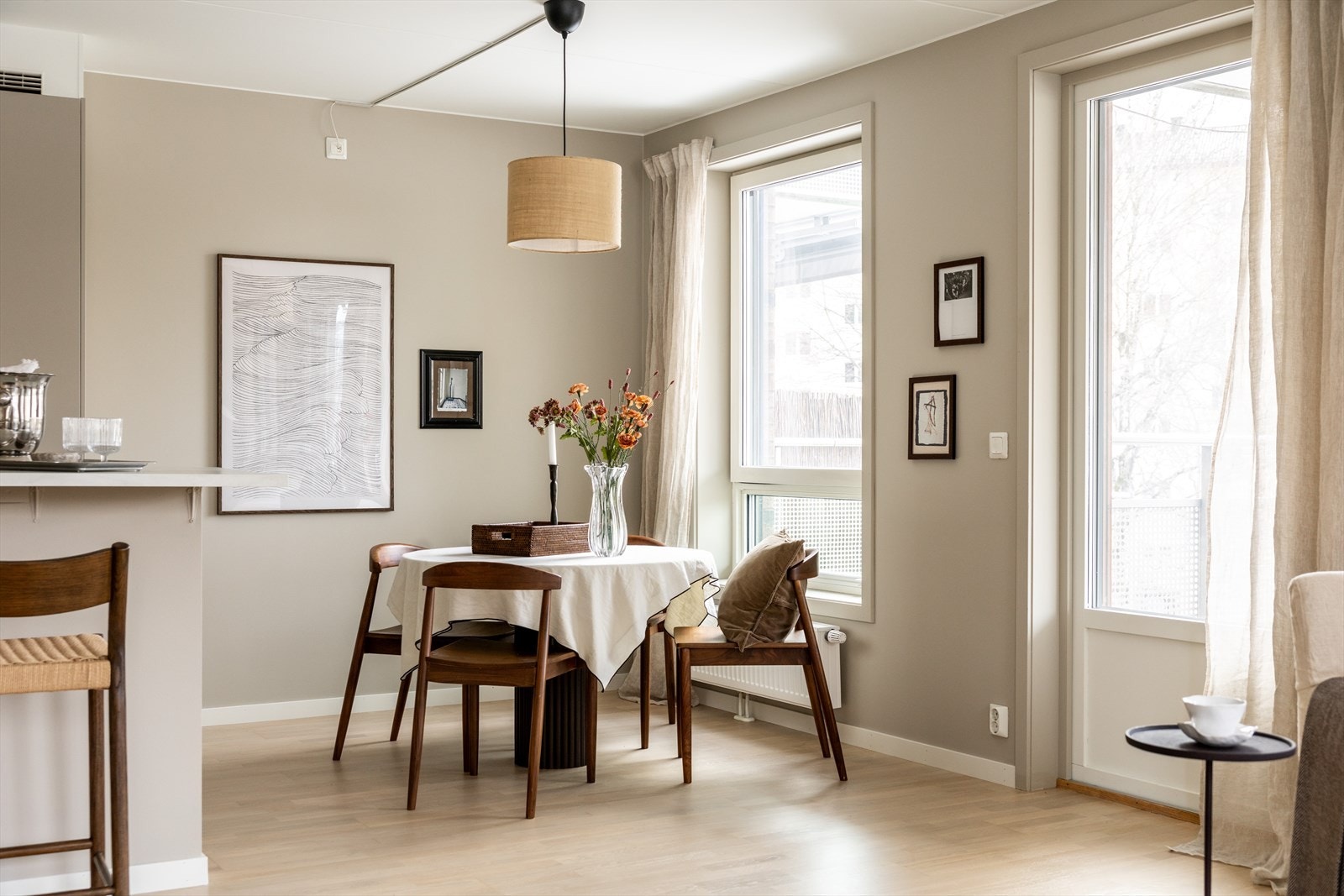 God plass til å invitere gjester på middagsbesøk og ha koselige stunder rundt middagsbordet. Galleribilde