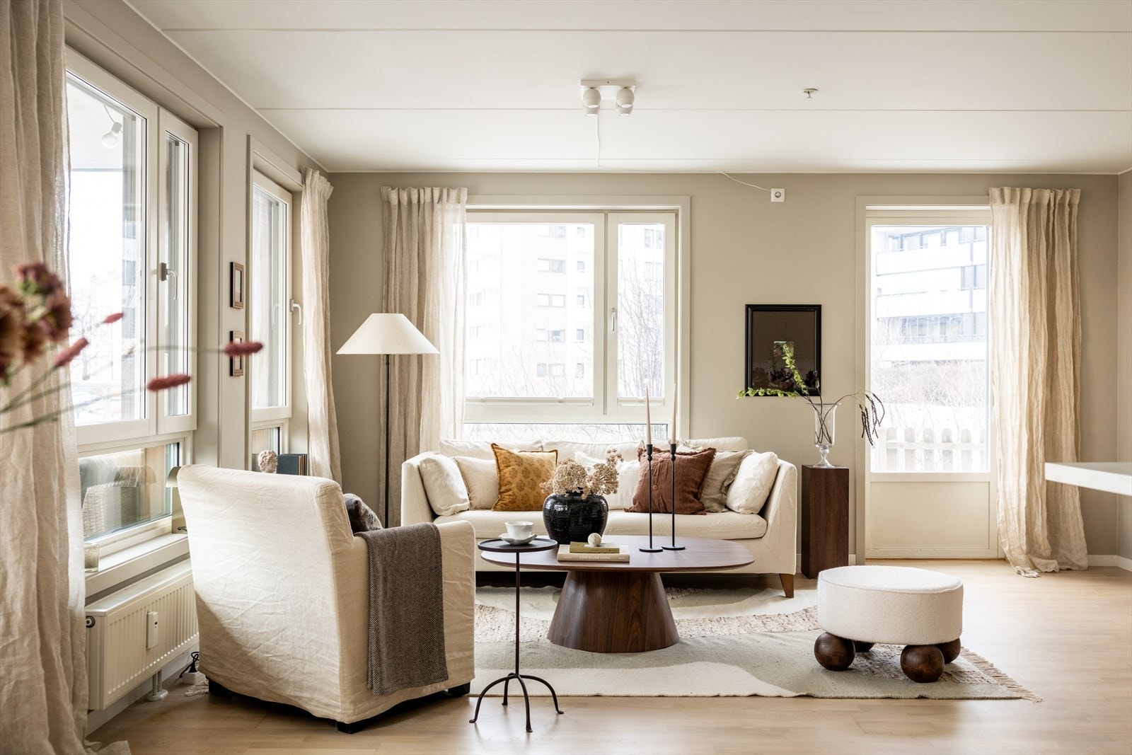 Leiligheten holder en gjennomgående god standard og et moderne uttrykk. Galleribilde