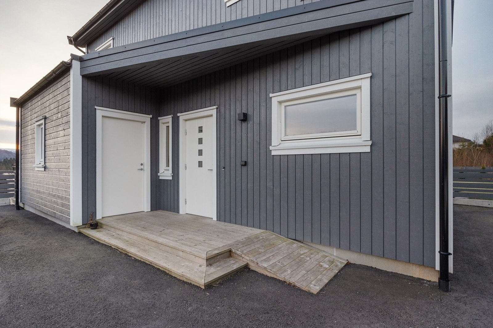 Velkommen inn! Ved entre er det også utvending sportsbod på 6,8 kvm. Galleribilde