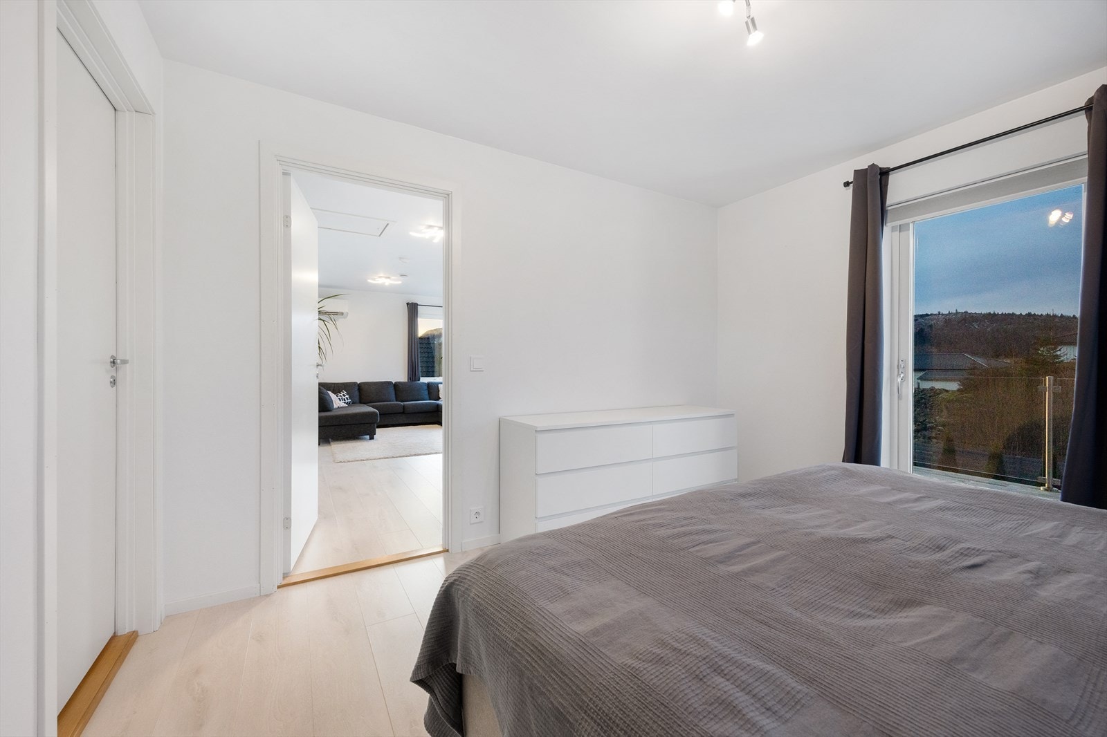 Hovedsoverommet er stort og måler 12,3 kvm. Galleribilde