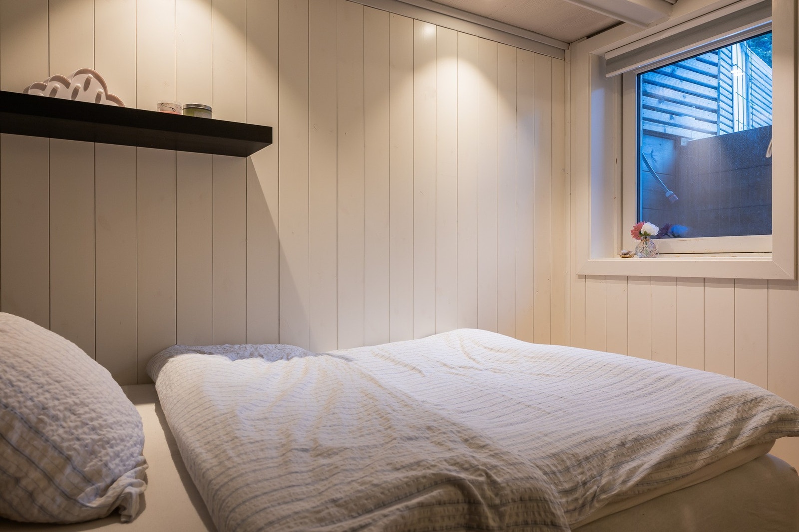 Rommet er byggemeldt som disponibelt rom og er ikke godkjent som varig oppholdsrom. Det er godkjent rømningsvindu. Galleribilde