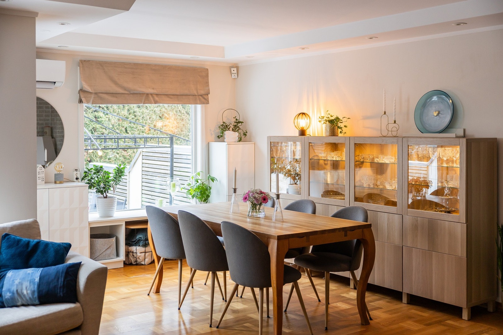 Spiseplass som rommer mange gjester. Galleribilde