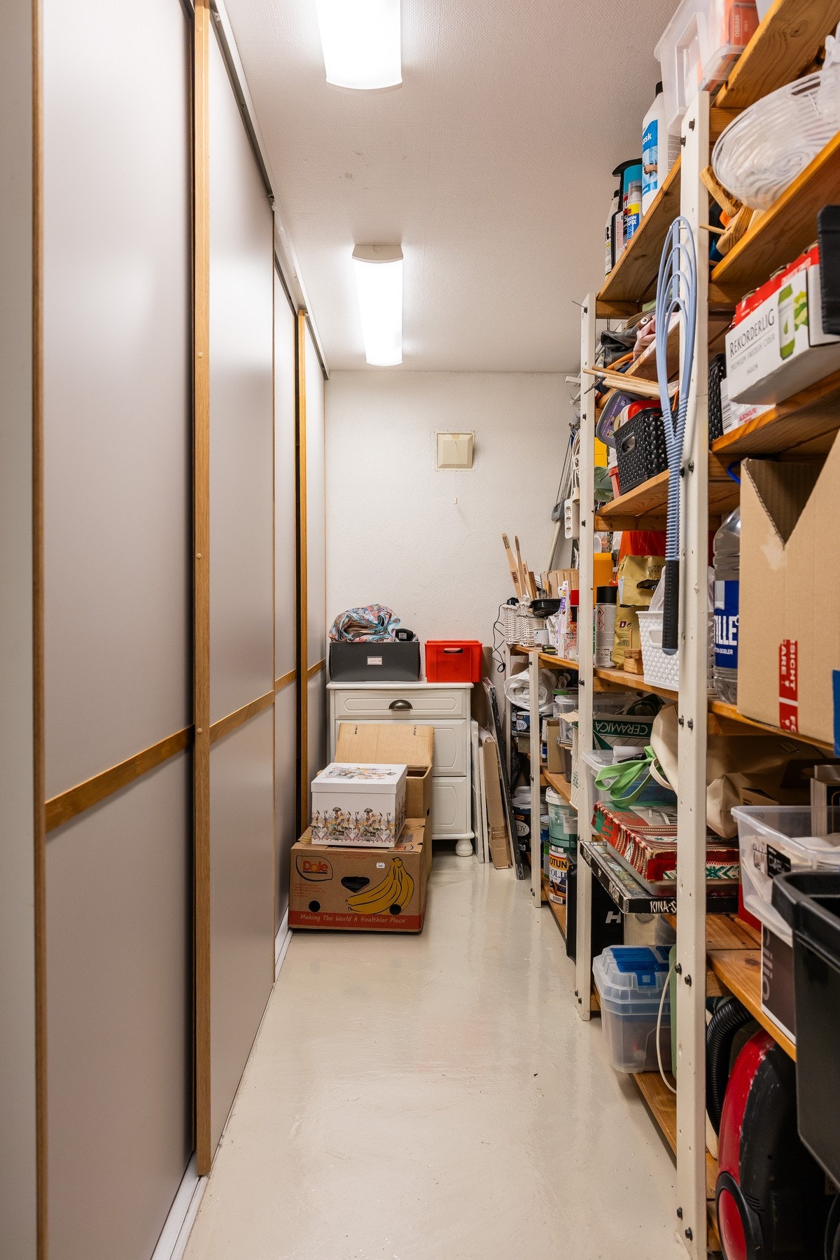 Romslig bod med plass til mye oppbevaring. Galleribilde