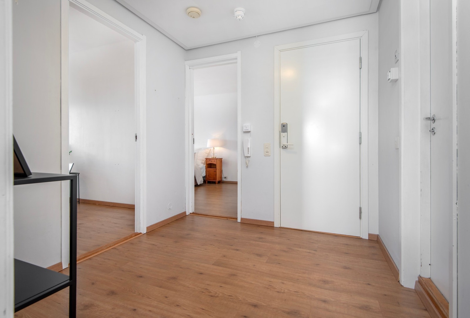 Kodelås fra Yale på ytterdøren. Velkommen inn! Galleribilde