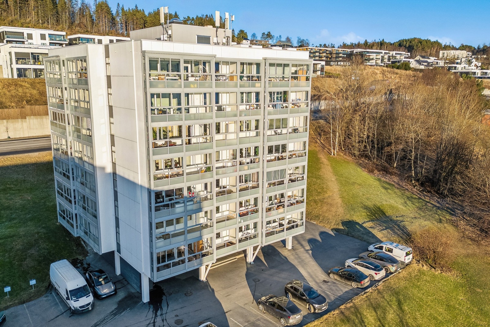 PrivatMegleren presenterer en 3-roms selveierleilighet i 3.etasje med - Galleribilde