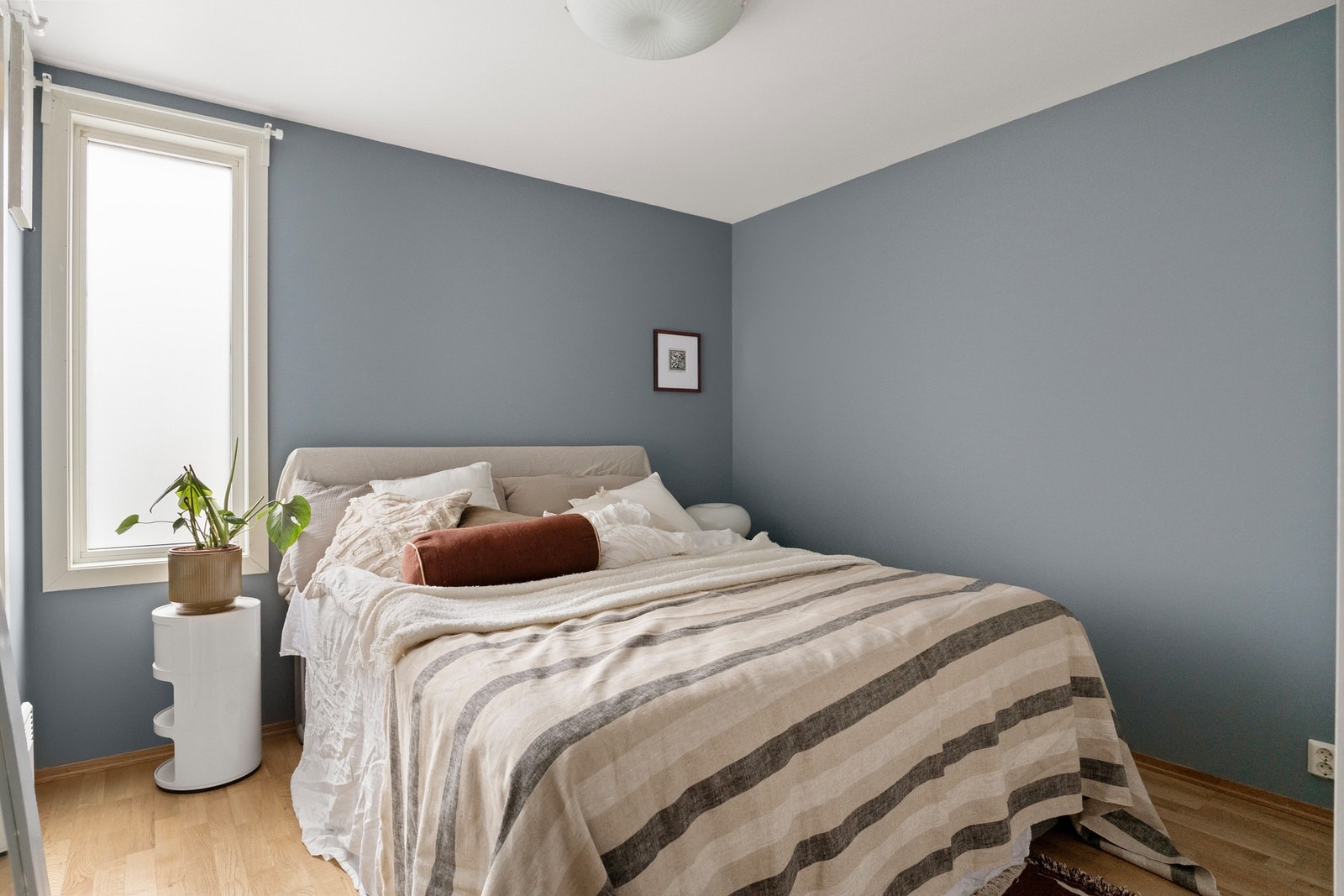 Soverommet er romslig og innbydende, med en rolig og behagelig atmosfære. Galleribilde